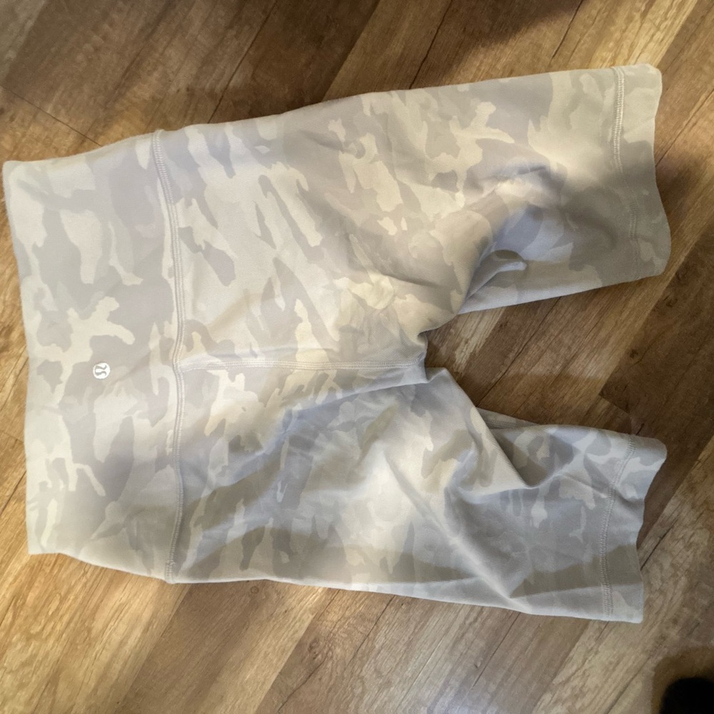 Lululemon HR wunder under Shorts